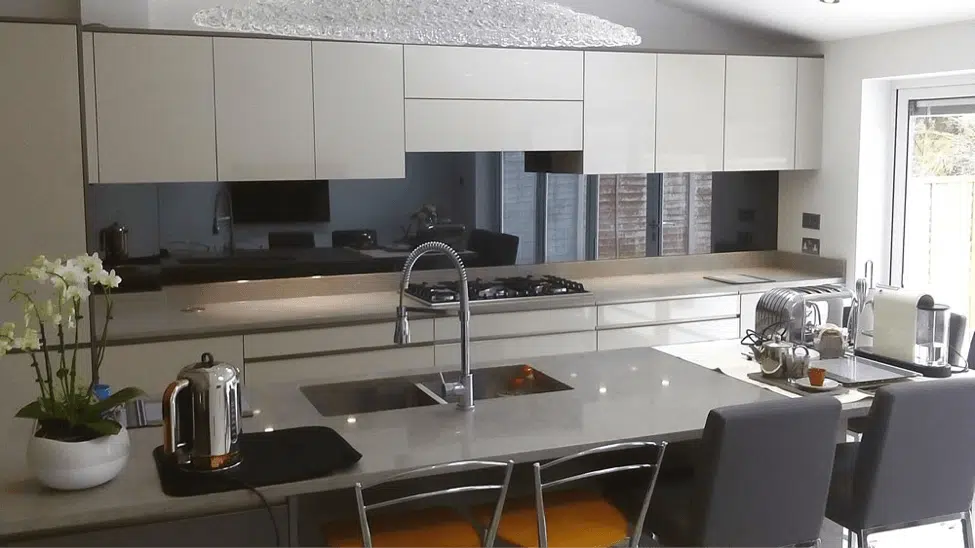 5 reasons to get a mirror splashback