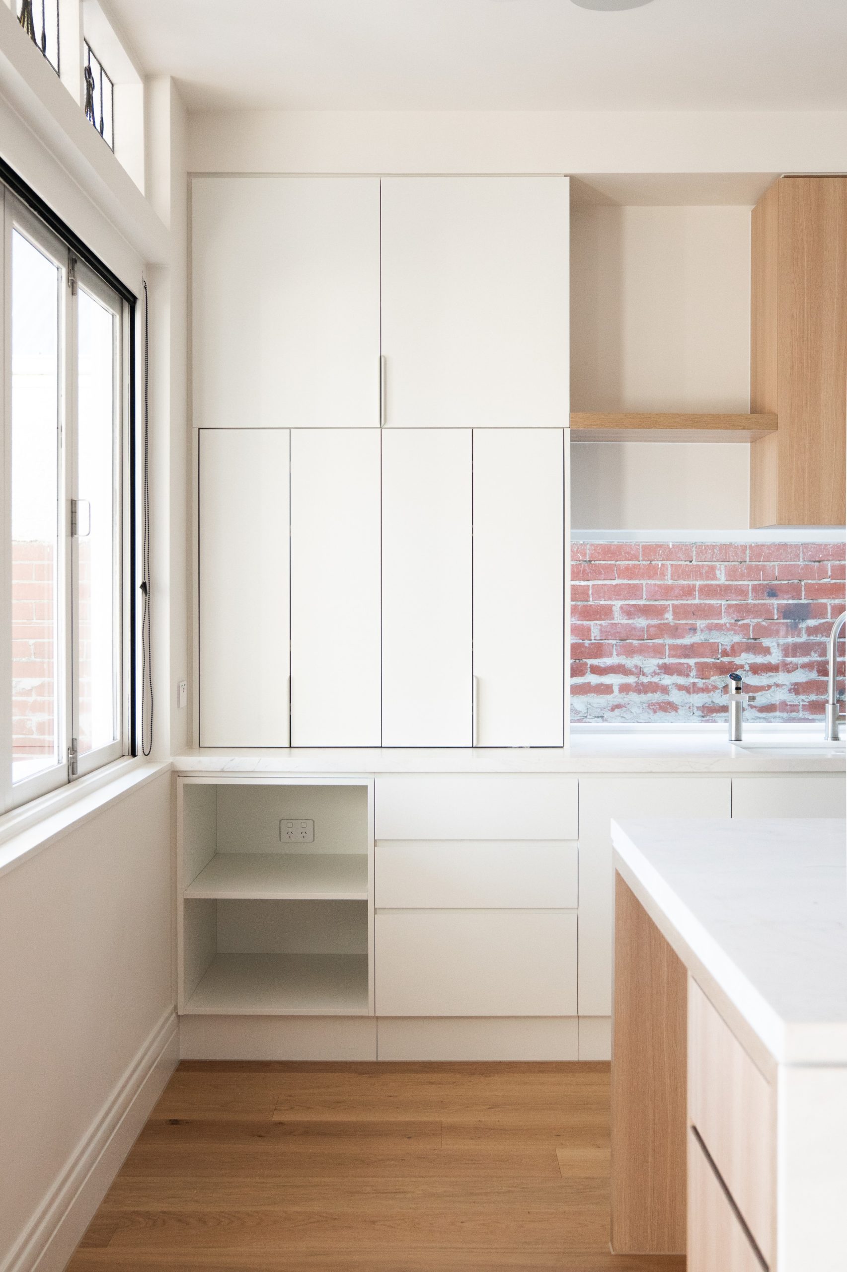 Kitchen Island in Signorino Elba White